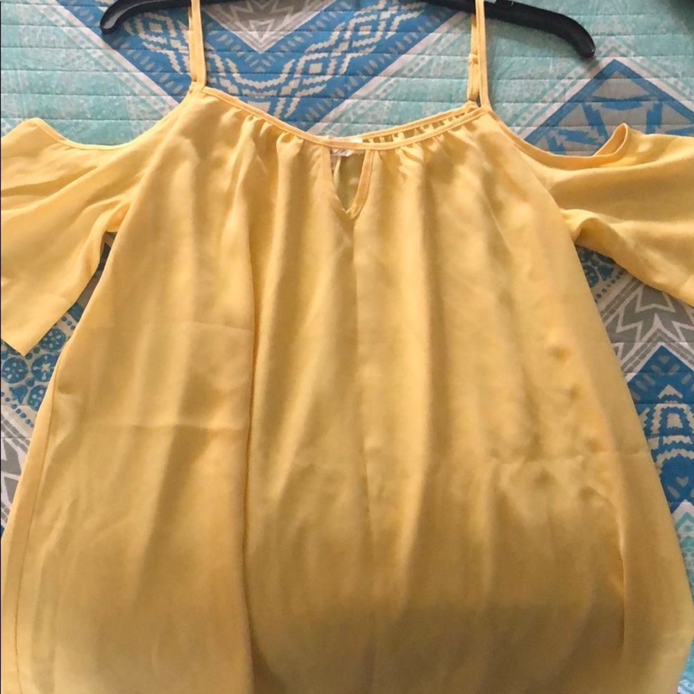 Yellow Pink Rose Shoulder Shirt